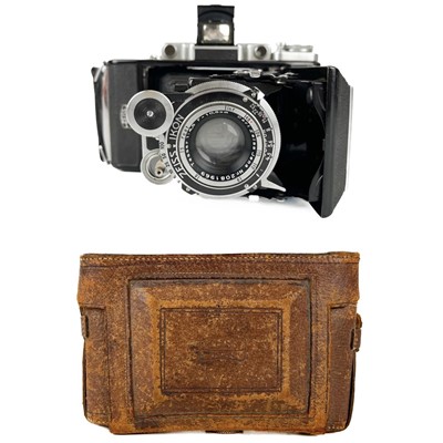 Lot 219 - A Zeiss Ikon Super Ikonta 531/2  Rangefinder Folding Camera black.