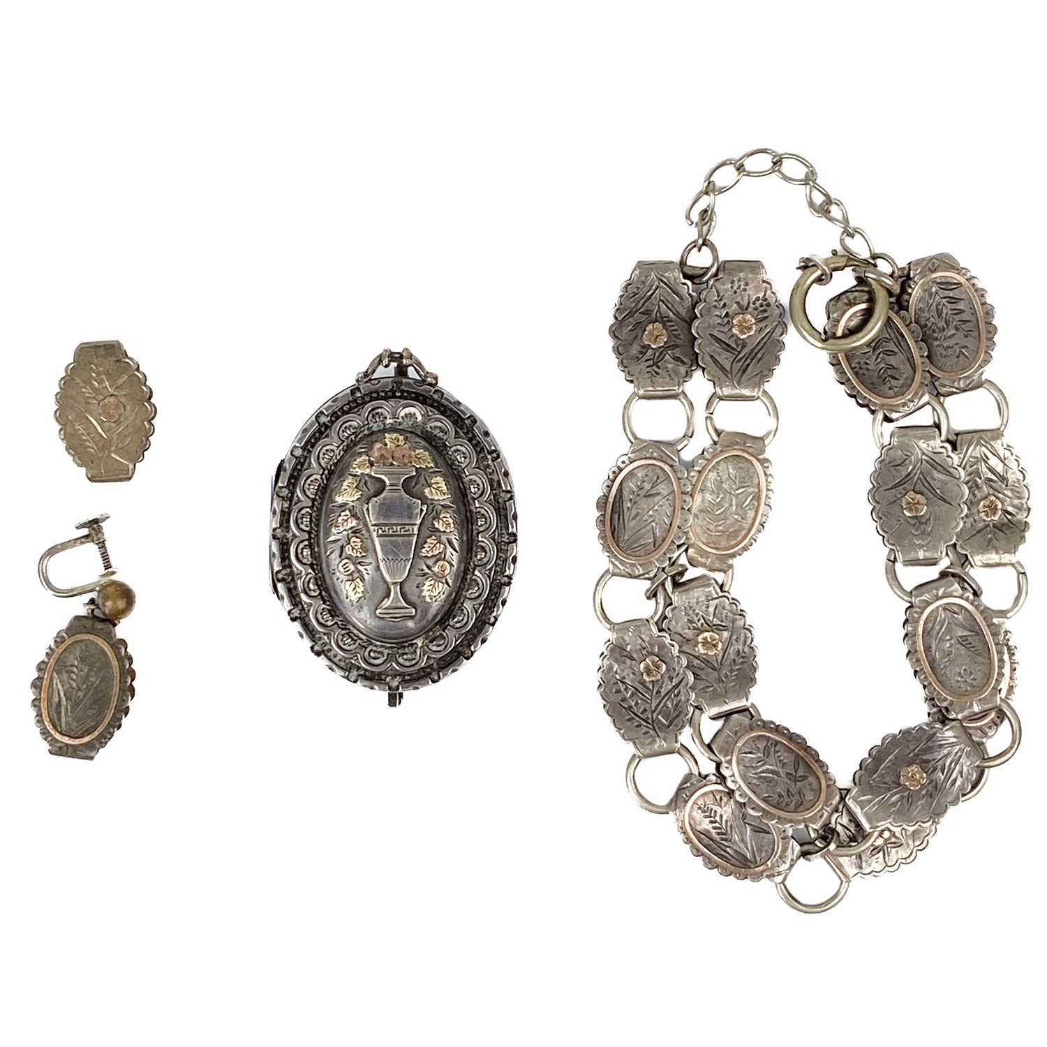 Lot 115 - A Victorian silver locket and book-link