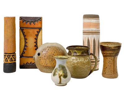 Lot 516 - A collection of studio pottery.