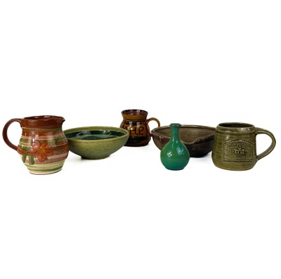 Lot 517 - A collection of studio pottery.