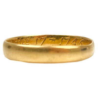 Lot 108 - A George II gold memorial band ring with interior inscription and also dated 1746.