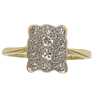 Lot 165 - A diamond pave set panel gold ring.