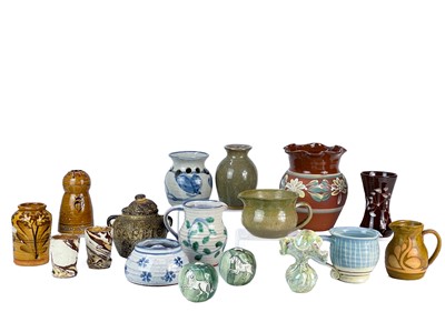 Lot 460 - A collection of studio pottery.