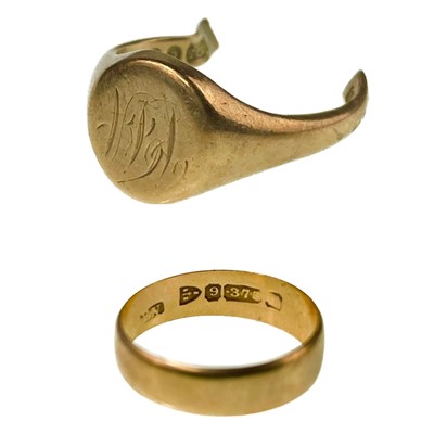 Lot 262 - A 9ct rose gold band ring and a broken 9ct rose gold signet ring.