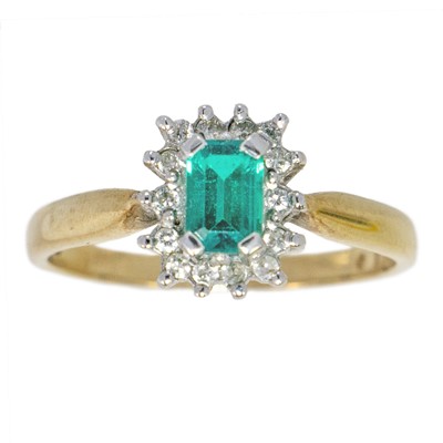 Lot 93 - A modern 9ct emerald and diamond set cluster ring.