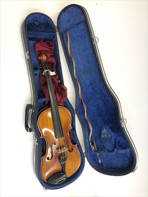 Lot 93 - A cased viola, 15" two piece back, printed...
