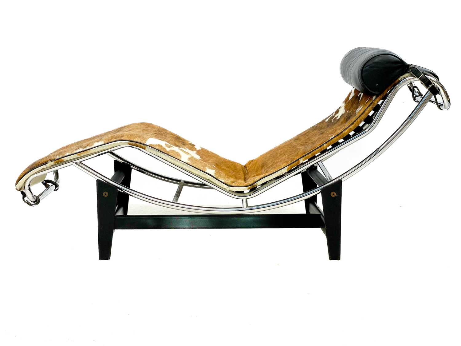 Lot 7 - A Le Corbusier style chaise longue.