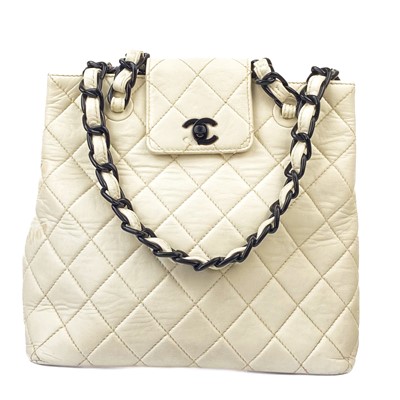 Lot 561 - A Chanel Matelasse plastic chain shoulder bag.