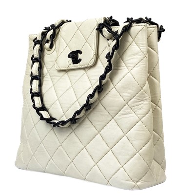 Lot 561 - A Chanel Matelasse plastic chain shoulder bag.
