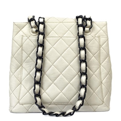 Lot 561 - A Chanel Matelasse plastic chain shoulder bag.