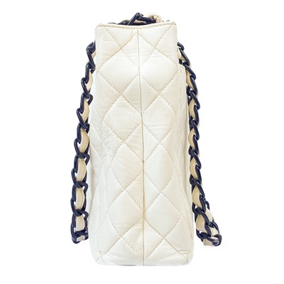 Lot 561 - A Chanel Matelasse plastic chain shoulder bag.