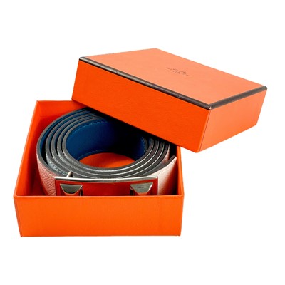 Lot 30 - A Hermes H buckle reversible white and blue leather belt.