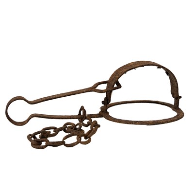 Lot 1072 - An early 20th century steel pole trap.