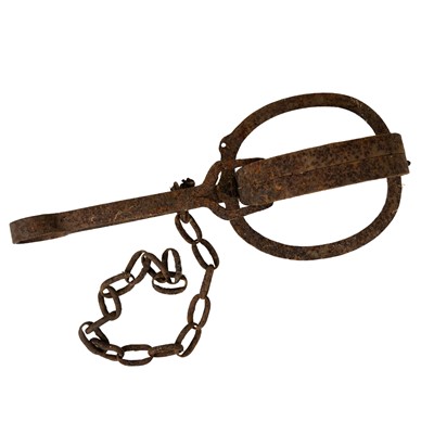 Lot 1072 - An early 20th century steel pole trap.
