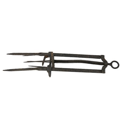 Lot 1072 - An early 20th century steel pole trap.