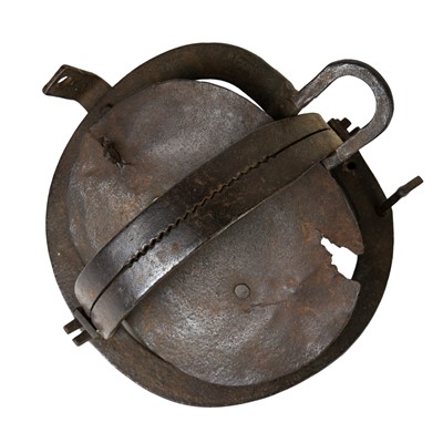 Lot 1072 - An early 20th century steel pole trap.