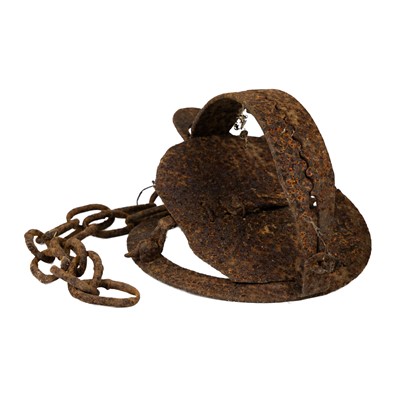 Lot 1072 - An early 20th century steel pole trap.