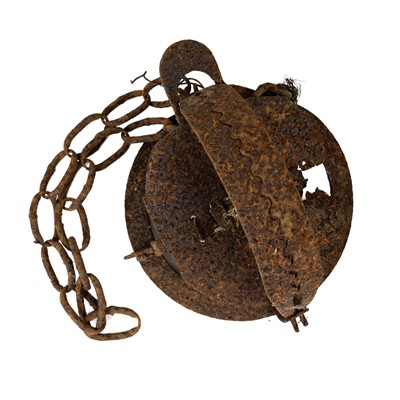 Lot 1072 - An early 20th century steel pole trap.