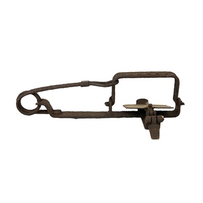 Lot 1072 - An early 20th century steel pole trap.