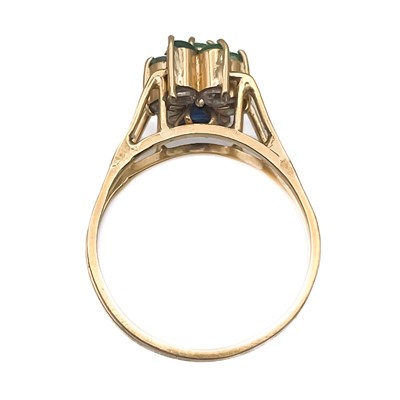 Lot 129 - A cluster gem set reversible gold ring.