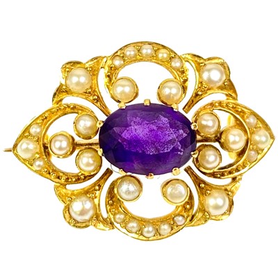 Lot 264 - An attractive 15ct amethyst and split pearl set brooch.