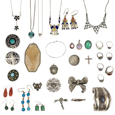 Lot 386 - A selection of silver and other costume jewellery.