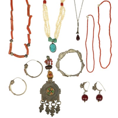 Lot 425 - A selection of ethnic coral costume jewellery.