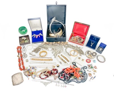 Lot 420 - A large quantity of costume jewellery.