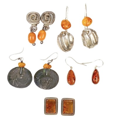 Lot 401 - A pair of Jenny Yates silver and amber drop earrings, with other amber earrings.