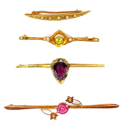 Lot 321 - Four 9ct gold gem set brooches