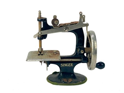 Lot 268 - An early 20th century miniature Singer sewing machine.