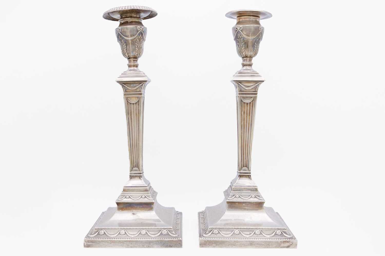 Lot 2 - An Edwardian silver pair of Corinthian column table candlesticks by Hawksworth, Eyre & Co Ltd.