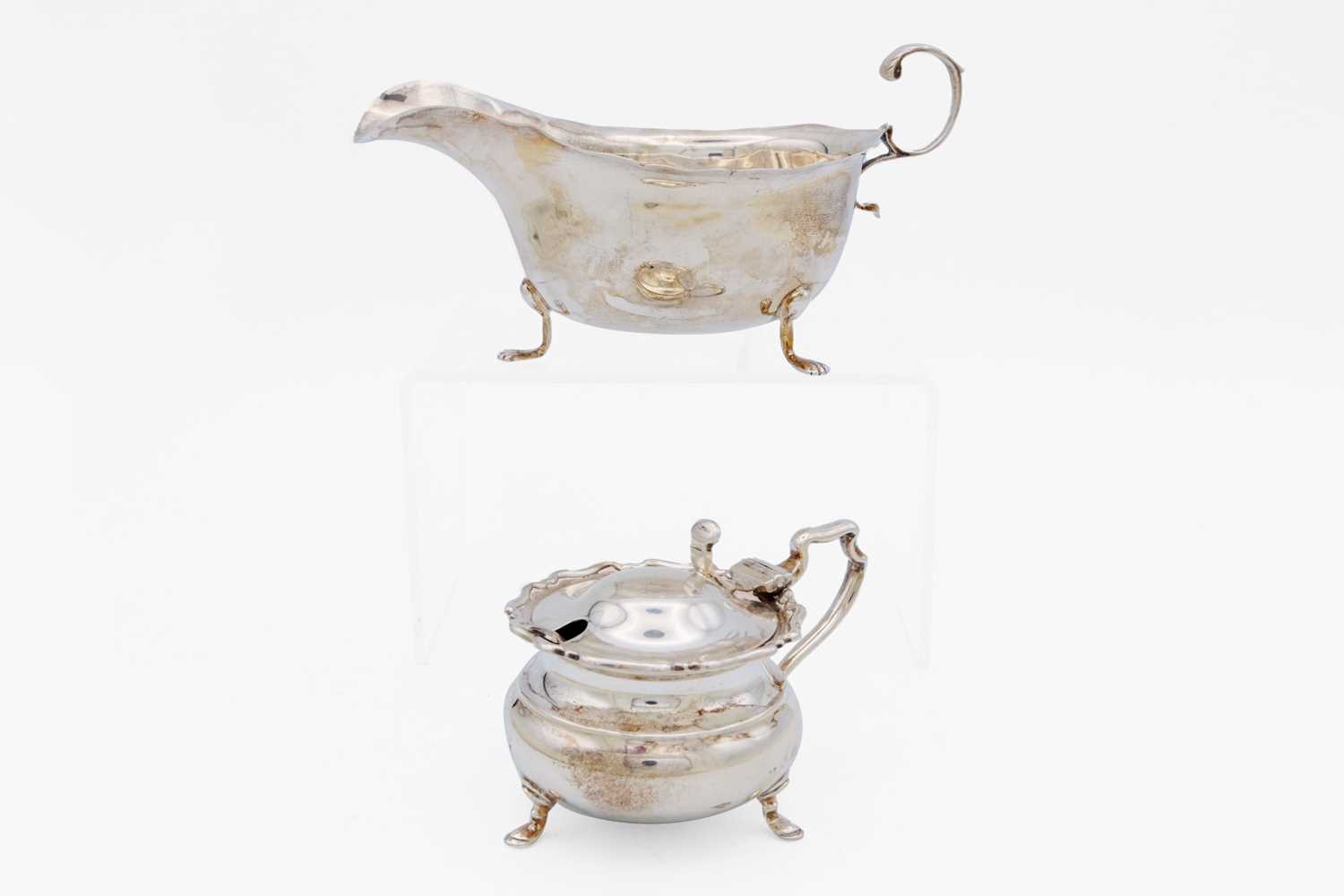 Lot 24 - A George V silver cream jug by George Nathan & Ridley Hayes.