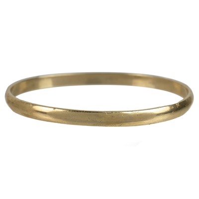 Lot 118 - A 9ct D-section heavy bangle.