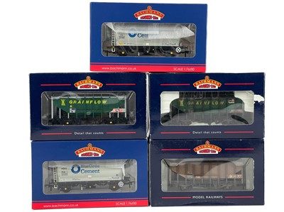 Lot 506 - Hornby / Bachmann boxed "OO" Tiger, and hopper wagons PCA and PAF private owner tank wagons(x12)