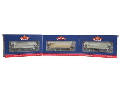 Lot 507 - Hornby / Bachmann boxed "OO" Tiger and PCA un-branded tank wagons (x15)