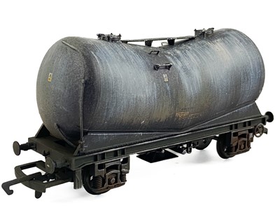 Lot 507 - Hornby / Bachmann boxed "OO" Tiger and PCA un-branded tank wagons (x15)