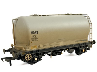 Lot 507 - Hornby / Bachmann boxed "OO" Tiger and PCA un-branded tank wagons (x15)