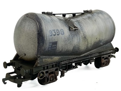 Lot 507 - Hornby / Bachmann boxed "OO" Tiger and PCA un-branded tank wagons (x15)