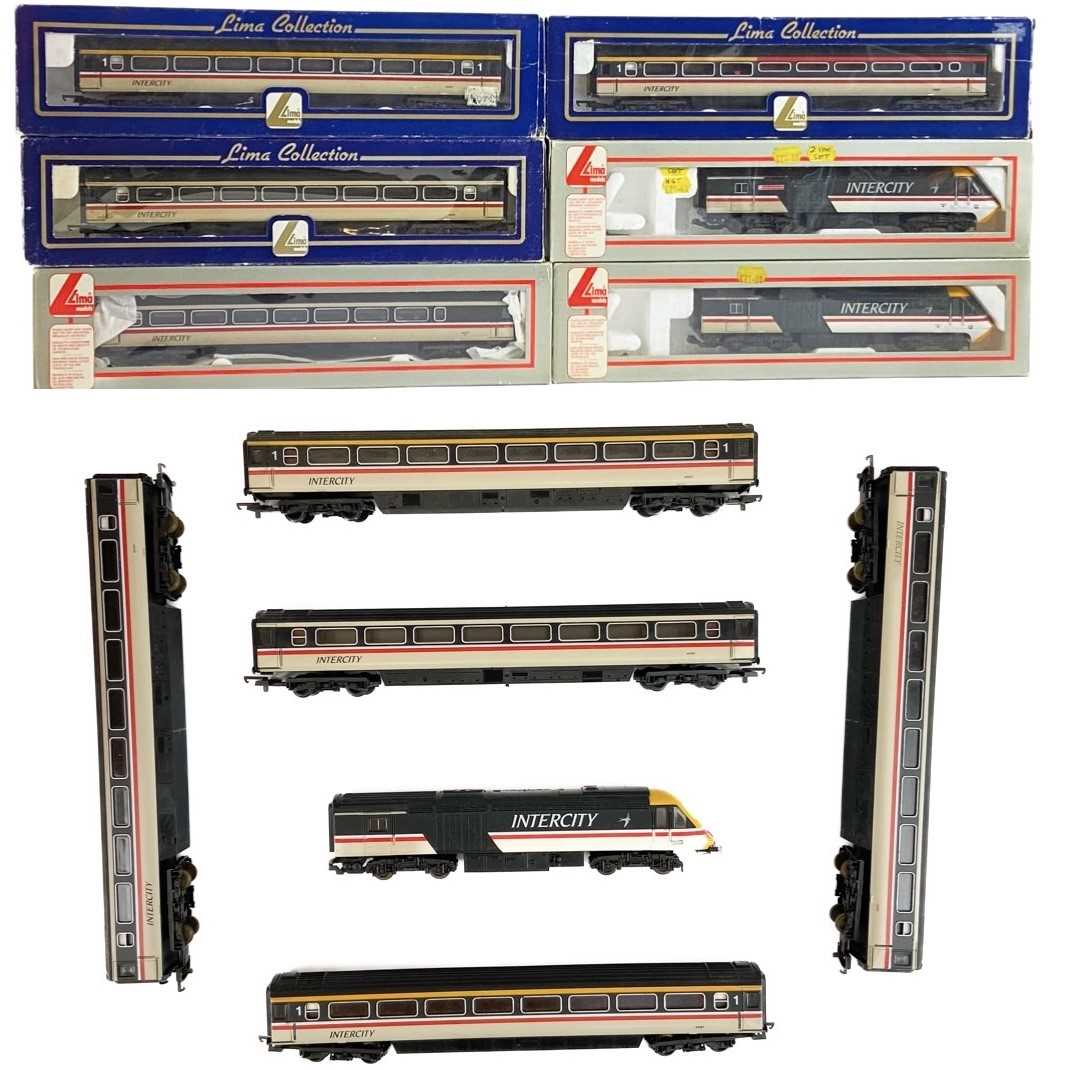 Lot 517 - "OO" Lima HST "Swallow" livery 3 un-motorised 125 power cars plus 9 compatible carriages (total 12)
