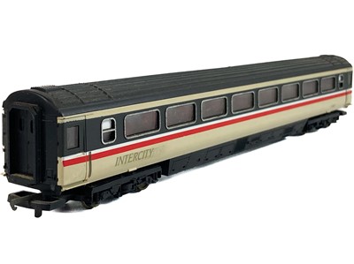 Lot 517 - "OO" Lima HST "Swallow" livery 3 un-motorised 125 power cars plus 9 compatible carriages (total 12)