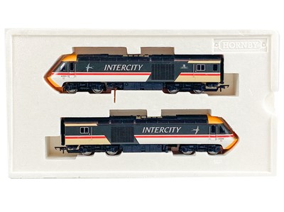 Lot 520 - "OO" Hornby Intercity 125" "Swallow" livery HST Executive Pack