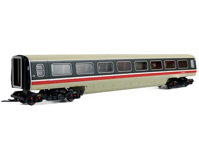 Lot 522 - Hornby "OO" BR class 370 APT Power car pair plus 6 compatible carriages (total 8 vehicles)