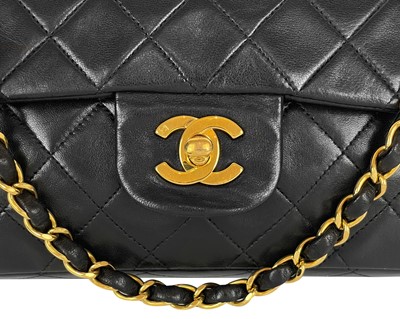Lot 400 - A Chanel classic double flap midi handbag, circa 1994-96.