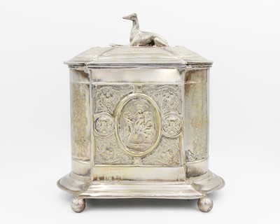 Lot 156 - A silver plated table box with greyhound finial.