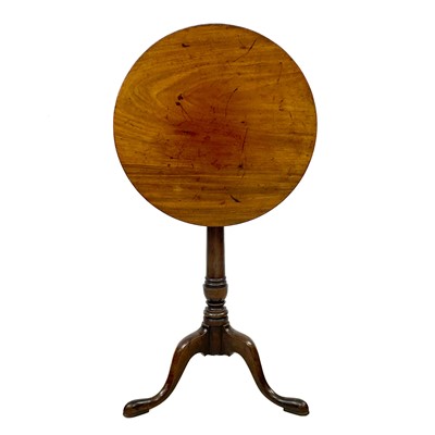 Lot 48 - A George III mahogany circular tilt top occasional table.
