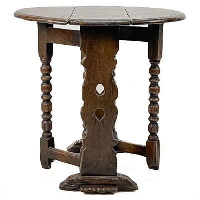 Lot 30 - A 17th century style small oak gateleg table.