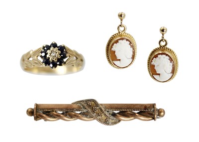 Lot 224 - A selection of 9ct jewellery.