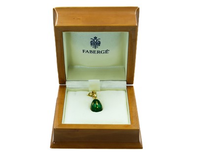 Lot 9 - A modern Faberge 18ct gold and enamel egg pendant, ref. F-1310 GR.
