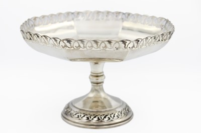 Lot 111 - An Edwardian silver tazza.